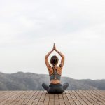 10 beneficii ale practicii yoga susținute de studii