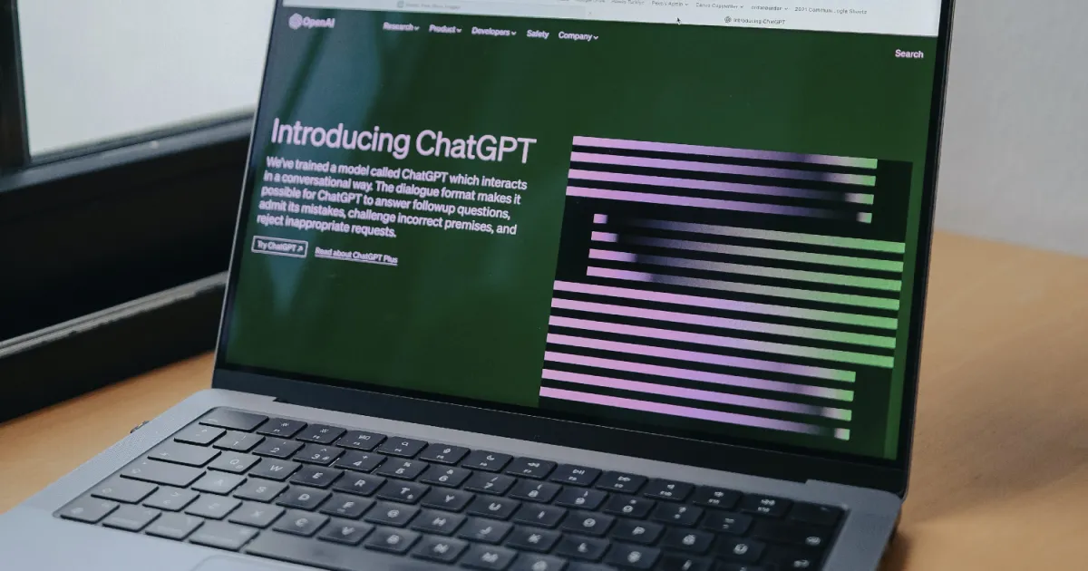 Cum sa utilizezi ChatGPT pentru a rezuma o carte sau un articol? Afla acum