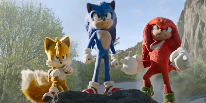 Sonic, Tails si Knuckles stau unul langa altul in formarea echipei in Sonic the Hedgehog 2.