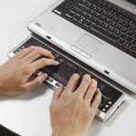 Munca de acasa: Cele mai bune accesorii laptop de cumparat neaparat