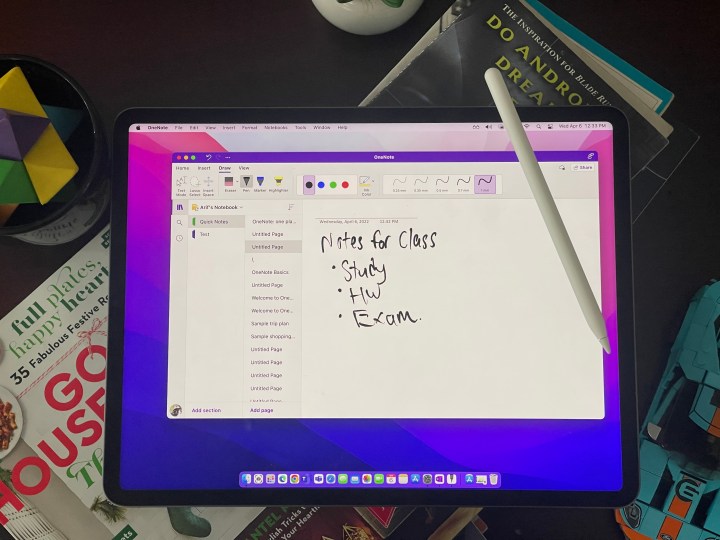 OneNote Mac OS ruleaza pe iPad Pro.