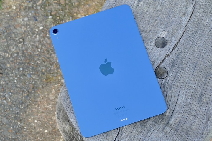 Spatele iPad Air 5.
