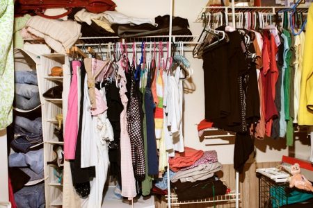 Trei moduri diferite de a-ti curata dulapul: Afla acum mai multe